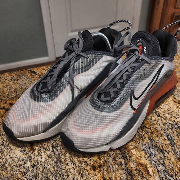 Rare Nike Air Max 270 Sneakers CV8835-001 Size 10 US